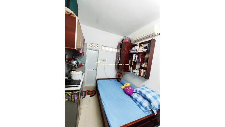 Chủ cần tiền bán gấp NHÀ SÁT QUẬN 1 gần 30m2 6 phòng đang cho thuê 20 triệu tháng